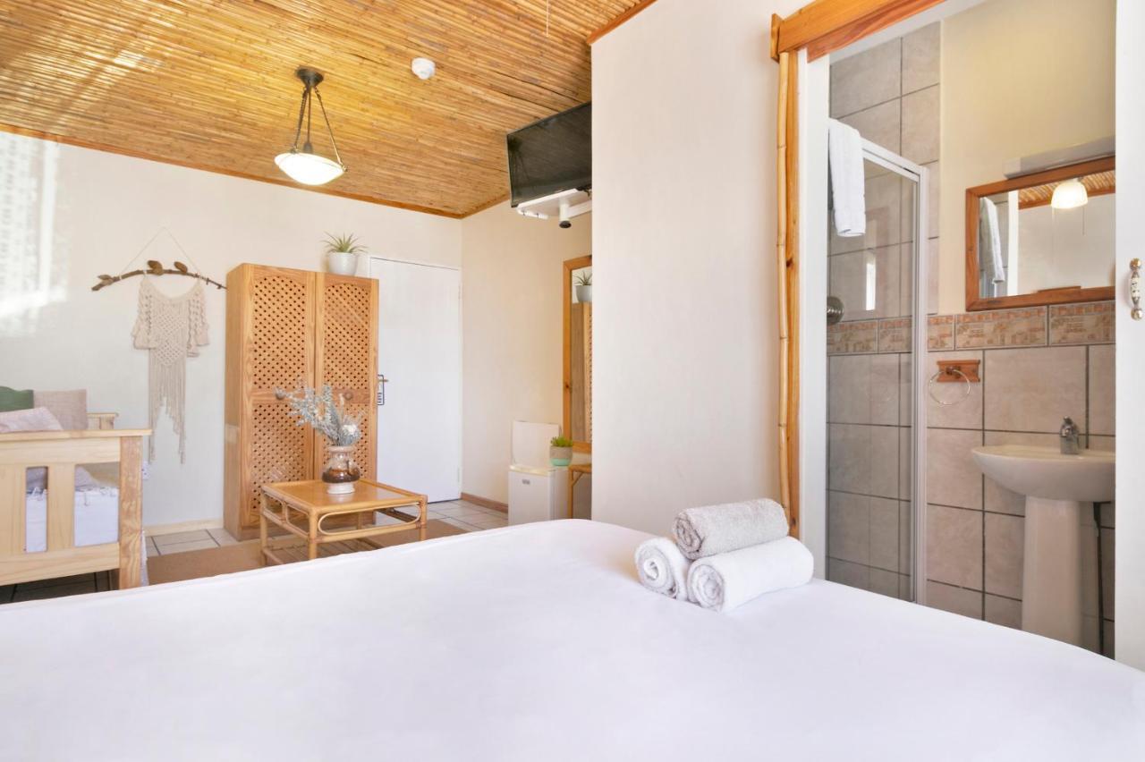 The Bohemian Guesthouse เคปทาวน์ ภายนอก รูปภาพ