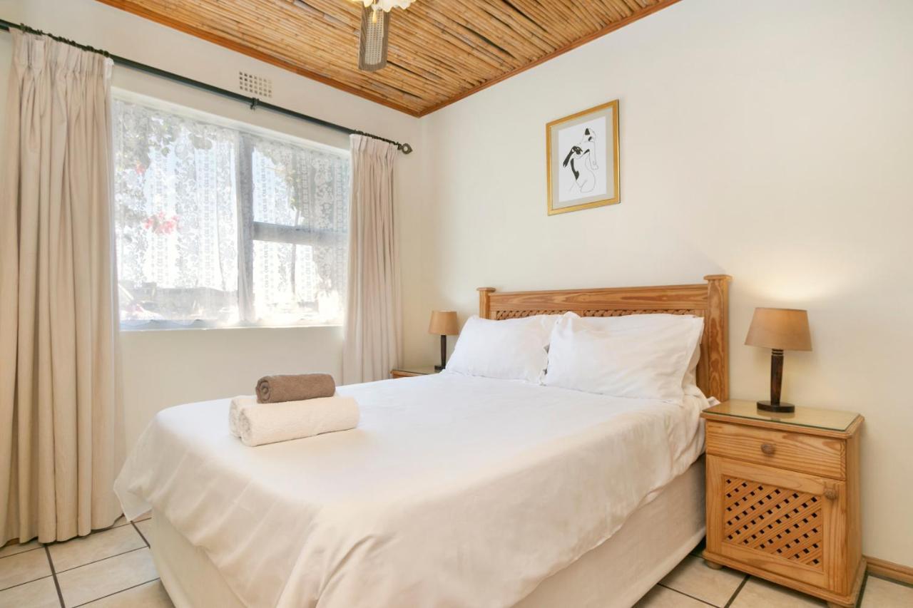 The Bohemian Guesthouse เคปทาวน์ ภายนอก รูปภาพ