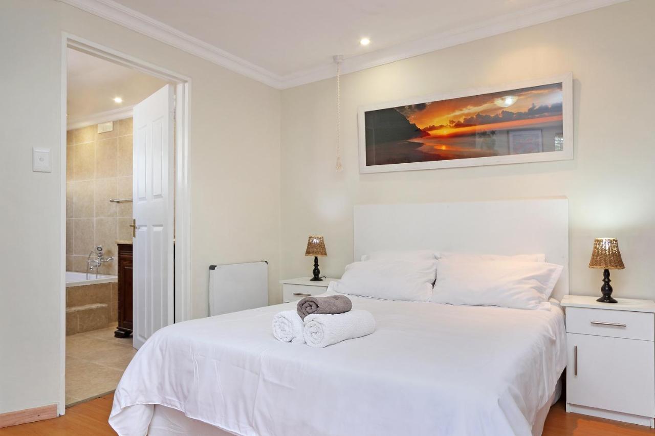The Bohemian Guesthouse เคปทาวน์ ภายนอก รูปภาพ