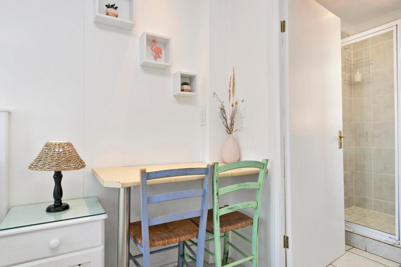 The Bohemian Guesthouse เคปทาวน์ ภายนอก รูปภาพ