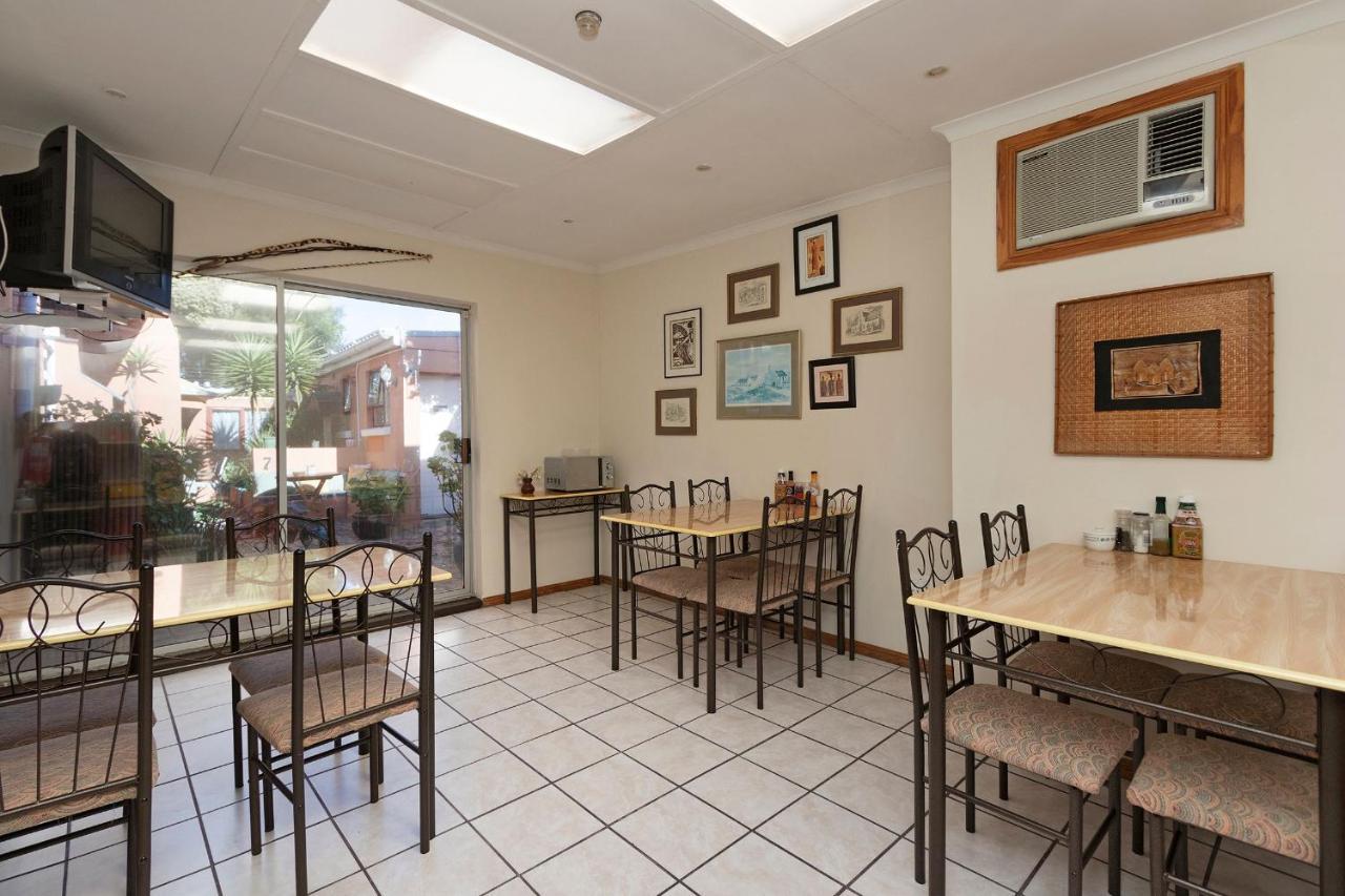 The Bohemian Guesthouse เคปทาวน์ ภายนอก รูปภาพ